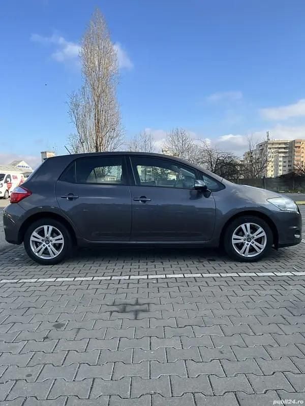 Second-hand Toyota Auris 132 CP (97 kW) 2011 Gri Hatchback