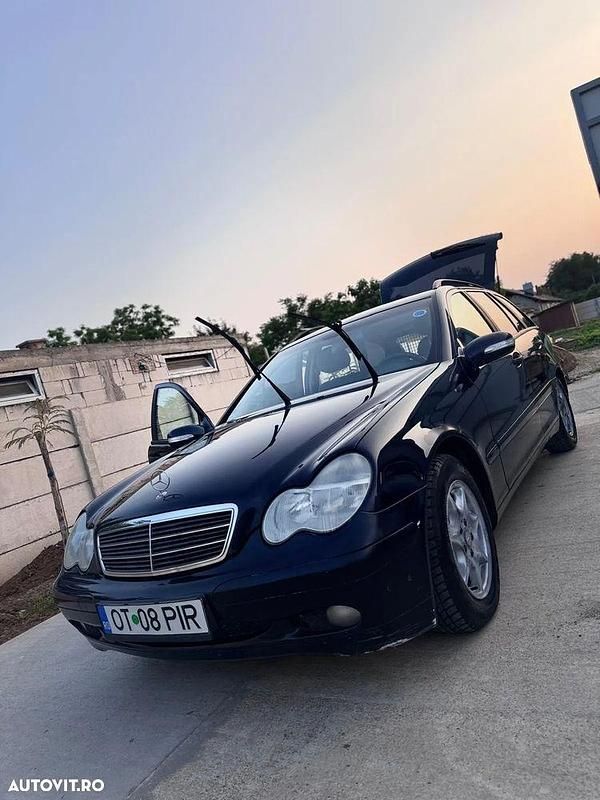 Culoarealbastru Utilizat 2001 Mercedes C220 Classic Break | 1.600 EUR - Imagine 1/4