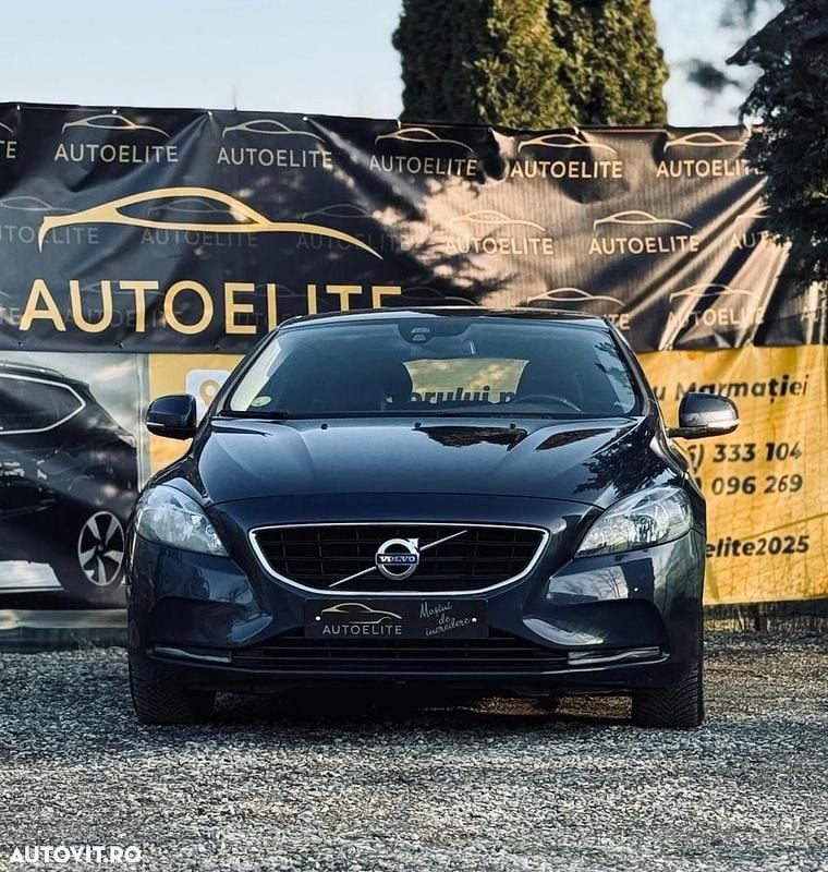 Second-hand Volvo V40 Momentum 190 CP (139 kW) 2015 Culoarealbastru Hatchback
