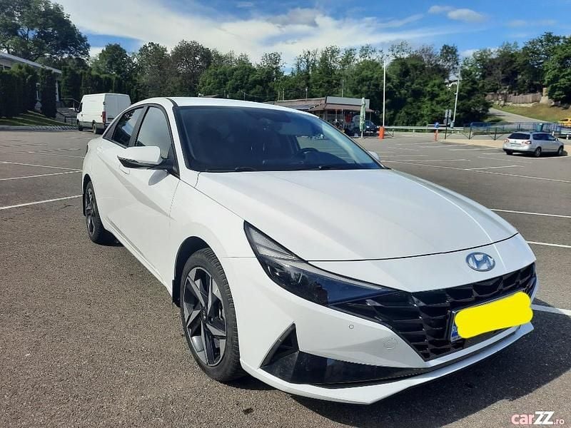 Second-hand Hyundai Elantra 130 CP (95 kW) 2021 Alb Berlinǎ