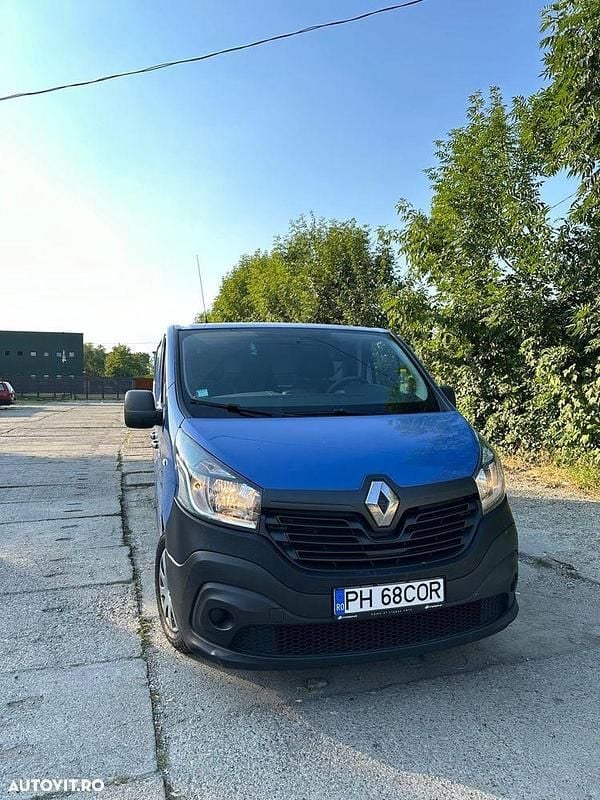 Second-hand Renault Trafic Expression 116 CP (85 kW) 2015 Culoarealbastru Monovolum