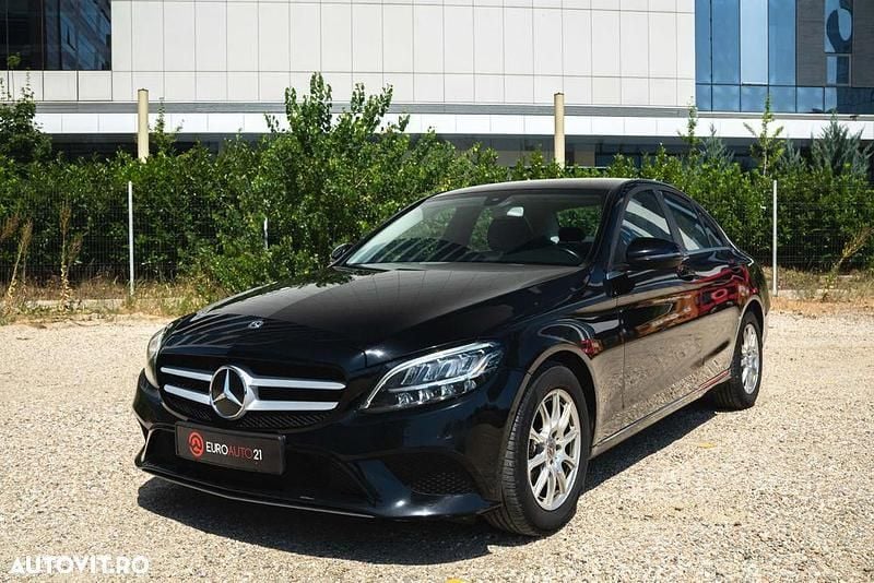 Negru Utilizat 2020 Mercedes C180 Berlinǎ | 23.490 EUR (Super Preț) - Imagine 1/4