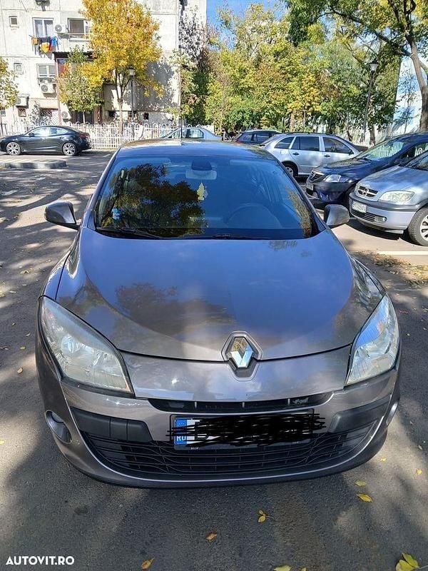 Culoaregri Utilizat 2011 Renault Mégane III Hatchback | 3.800 EUR (Preț OK) - Imagine 1/4