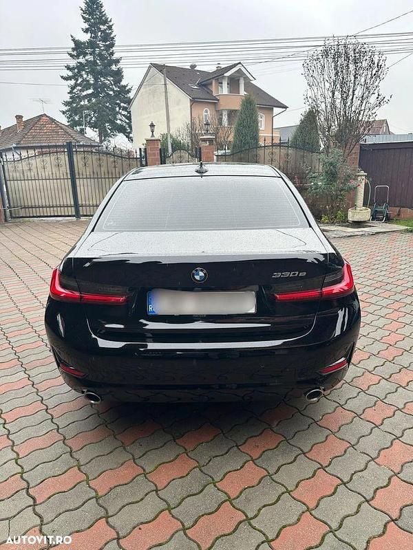 Second-hand BMW 330e 292 CP (214 kW) 2021 Culoarenegru Berlinǎ