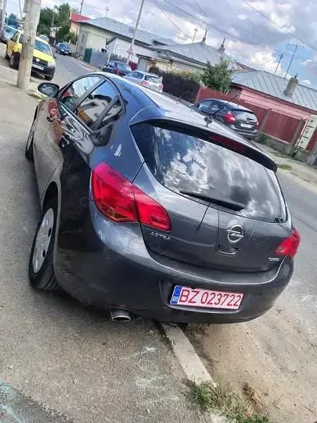 Second-hand Opel Astra 130 CP (95 kW) 2010 Berlinǎ