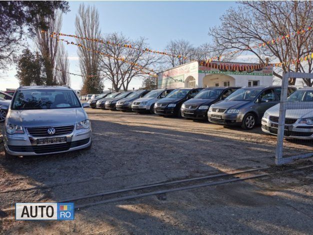 Negru Utilizat 2005 VW Touran Monovolum | 2.699 EUR (Preț OK) - Imagine 1/4