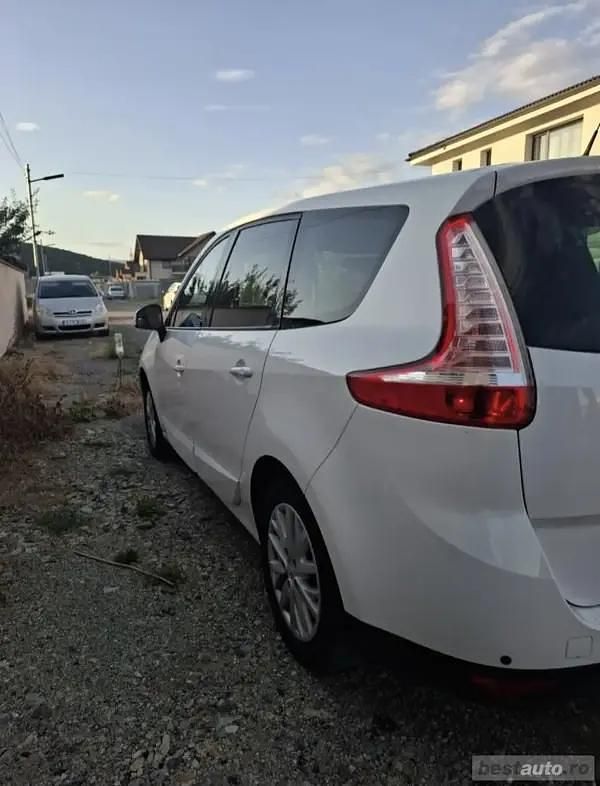 Utilizat 2014 Renault Grand Scénic III Monovolum | 4.990 EUR (Preț bun) - Imagine 1/4