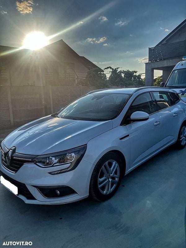 Culoarealb Utilizat 2017 Renault Mégane GrandTour Experience Break | 6.500 EUR (Preț OK) - Imagine 1/4