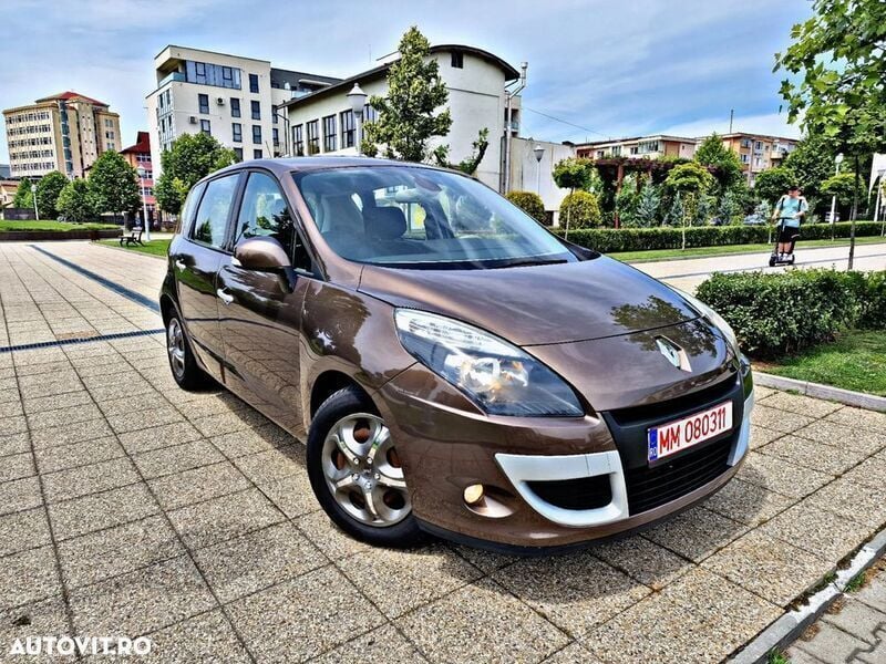 Maro Utilizat 2009 Renault Scénic III Dynamique Monovolum | 3.900 EUR (Preț bun) - Imagine 1/4