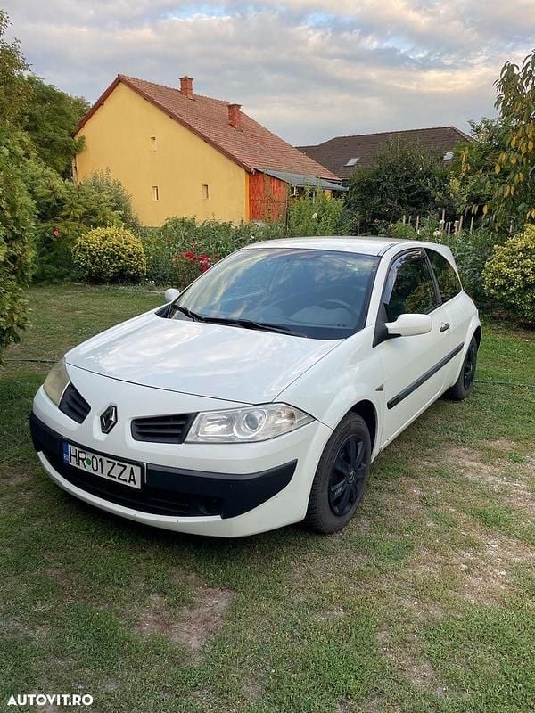 Culoarealb Utilizat 2008 Renault Mégane II Authentique Berlinǎ | 1.250 EUR (Preț bun) - Imagine 1/4