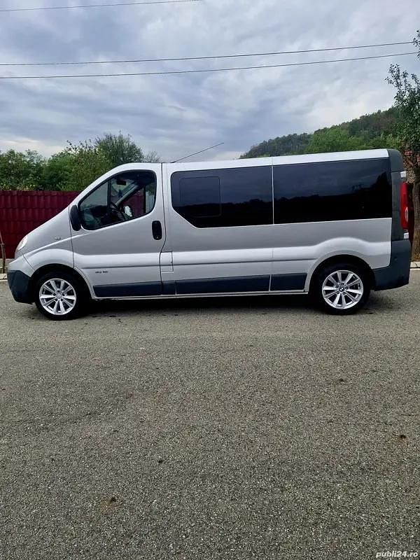 Utilizat 2009 Renault Trafic Monovolum | 5.600 EUR (Preț OK) - Imagine 1/4