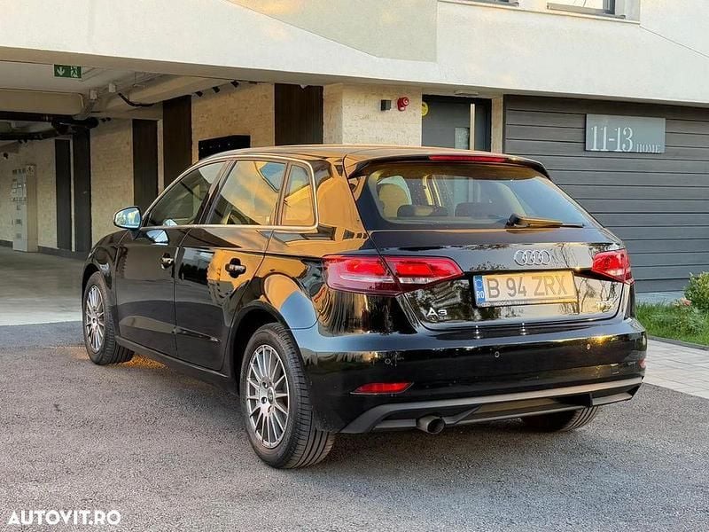Second-hand Audi A3 Sport 116 CP (85 kW) 2017 Culoarenegru Hatchback