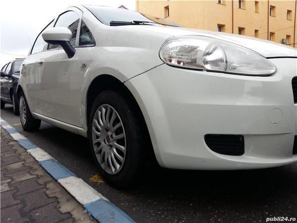 Second-hand Fiat Grande Punto 75 CP (55 kW) 2011 Alb Hatchback