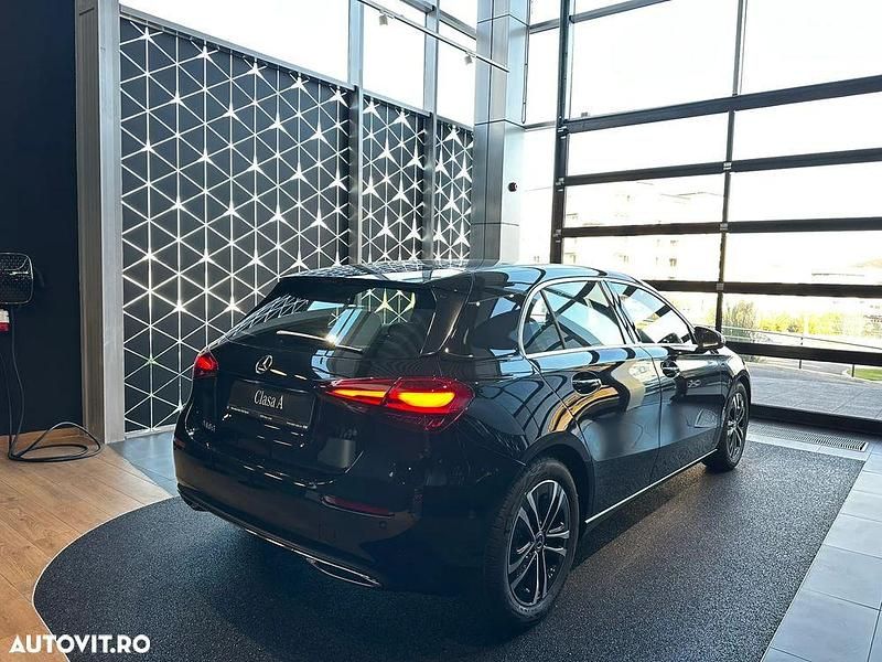 Nouă Mercedes A180 136 CP (100 kW) 2025 Culoarenegru Berlinǎ