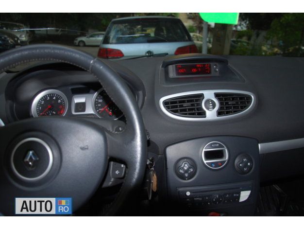 Rosu Utilizat 2009 Renault Clio II Hatchback | 3.500 EUR (Puțin scump) - Imagine 1/3