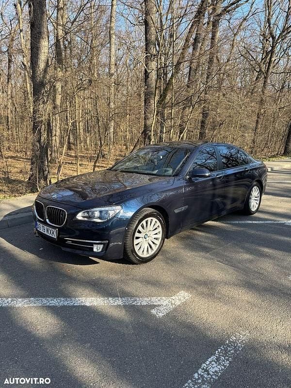 Second-hand BMW 740 Comfort Edition 313 CP (230 kW) 2014 Albastru Berlinǎ