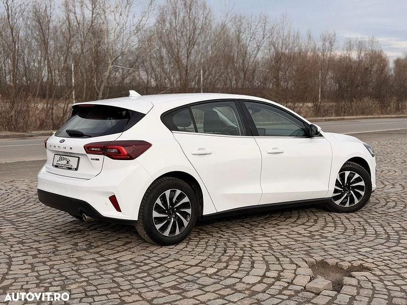 Second-hand Ford Focus Titanium X 125 CP (91 kW) 2023 Culoarealb Hatchback