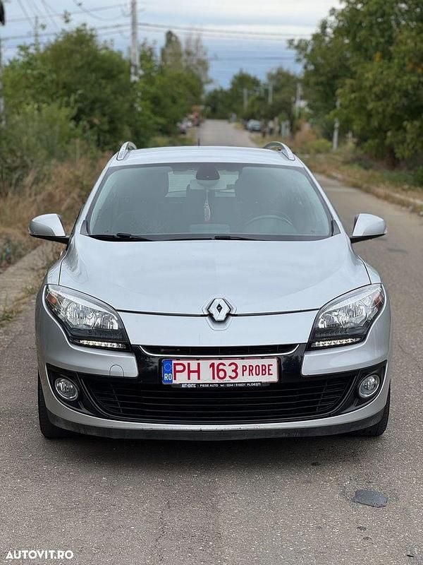 Culoareargint Utilizat 2013 Renault Mégane GrandTour Break | 4.150 EUR (Preț bun) - Imagine 1/4
