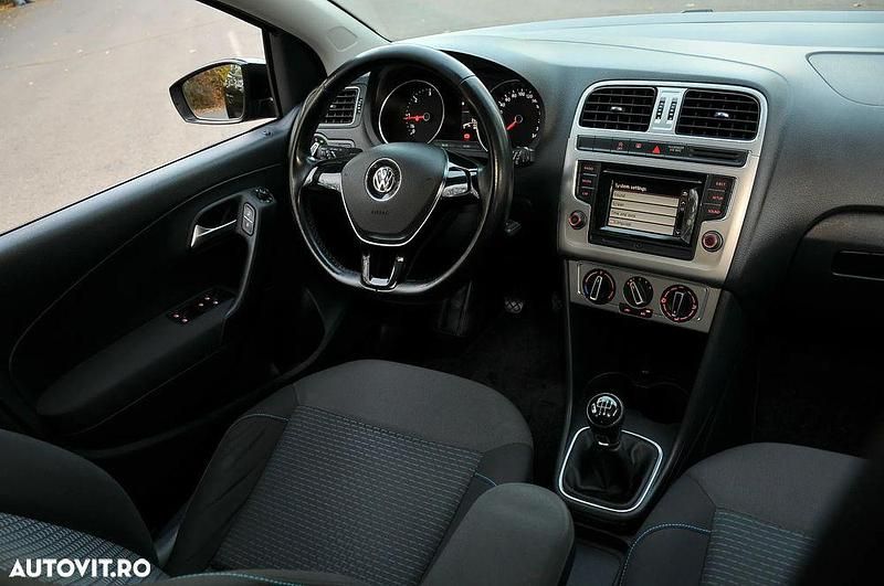 Second-hand VW Polo LOUNGE 75 CP (55 kW) 2015 Culoarenegru