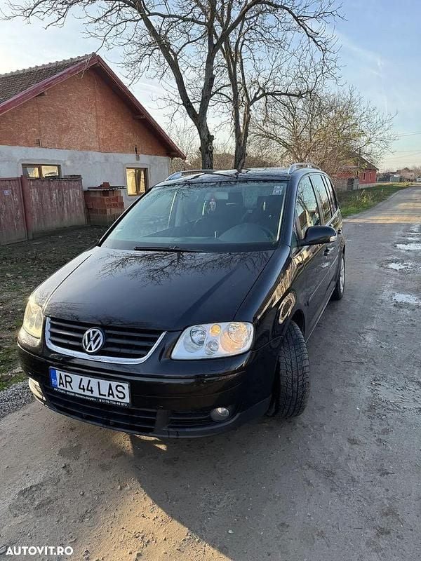 Second-hand VW Touran Trendline 140 CP (102 kW) 2006 Culoarenegru Monovolum