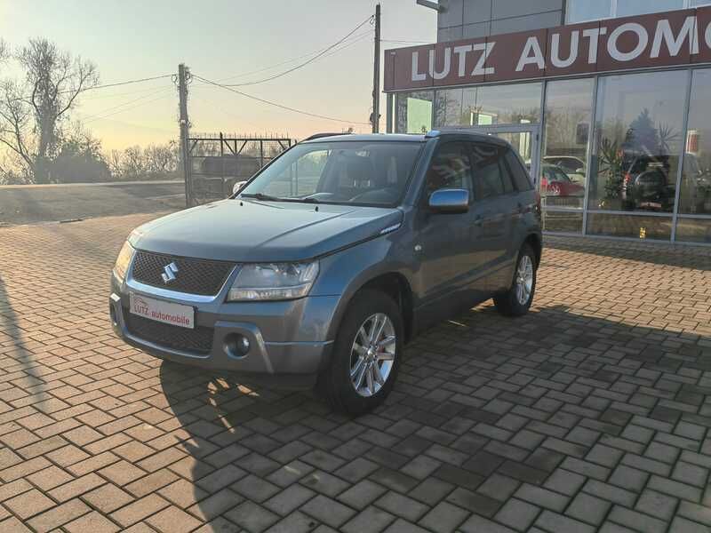 Gri metalizat gri, Utilizat 2008 Suzuki Grand Vitara Comfort SUV | 6.299 EUR - Imagine 1/4
