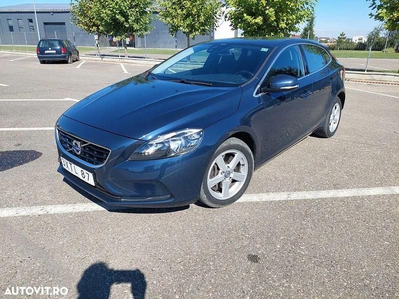 Culoarealbastru Utilizat 2015 Volvo V40 Momentum Break | 7.250 EUR (Preț OK) - Imagine 1/4