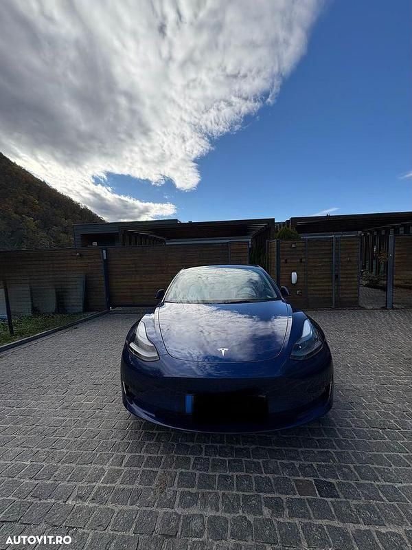 Second-hand Tesla Model 3 RWD 208 kW (283 CP) 2022 Culoarealbastru Berlinǎ
