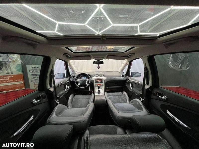 Culoarenegru Utilizat 2008 Ford S-MAX Titanium Monovolum | 3.999 EUR (Preț OK) - Imagine 1/4