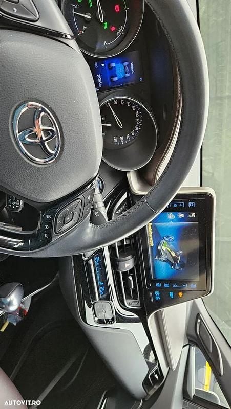 Second-hand Toyota C-HR 122 CP (89 kW) 2017 Culoarealb SUV