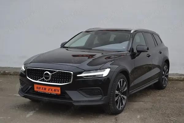 Second-hand Volvo V60 CC Momentum 197 CP (144 kW) 2021 Break