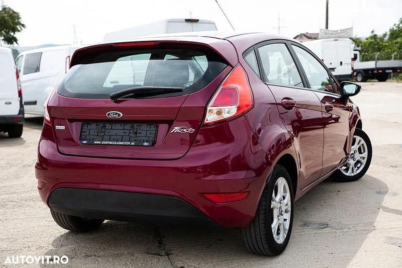 Second-hand Ford Fiesta Trend 100 CP (73 kW) 2013 Culoarerosu