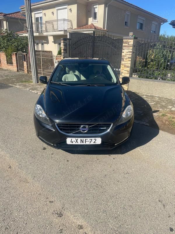 Utilizat 2015 Volvo V40 R-Design Break | 8.199 EUR (Preț OK) - Imagine 1/4