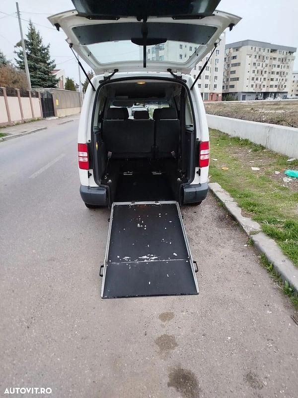 Culoarealb Utilizat 2012 VW Caddy Maxi Trendline Monovolum | 7.200 EUR (Puțin scump) - Imagine 1/4