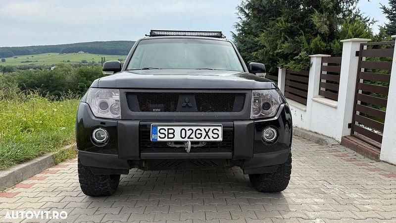 Culoarenegru Utilizat 2007 Mitsubishi Pajero Intense+ SUV | 7.900 EUR - Imagine 1/4