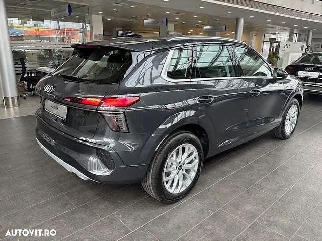 Nouă Audi Q3 Advanced Plus 150 CP (110 kW) 2025 Culoaregri SUV