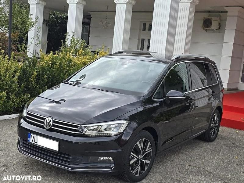 Culoarenegru Utilizat 2020 VW Touran Highline Monovolum | 14.850 EUR (Preț bun) - Imagine 1/4