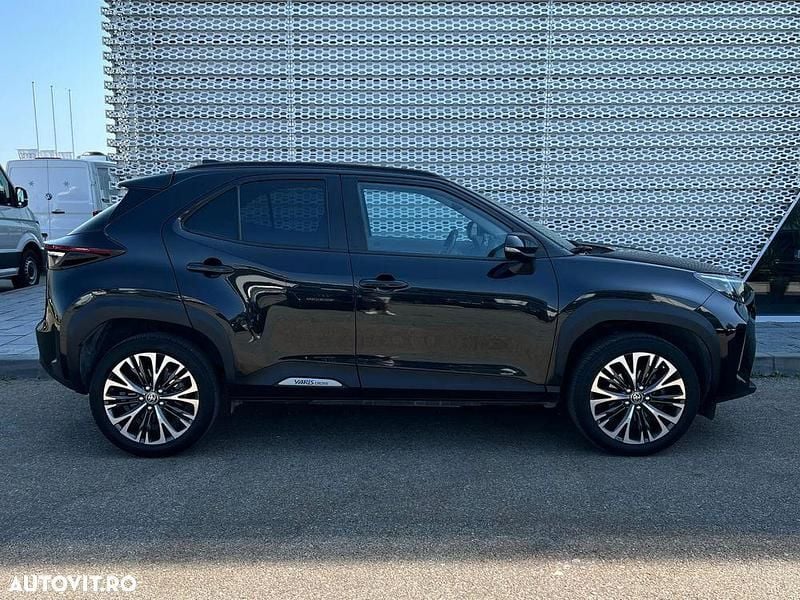 Second-hand Toyota Yaris Cross Elegant 116 CP (85 kW) 2023 Culoarenegru SUV