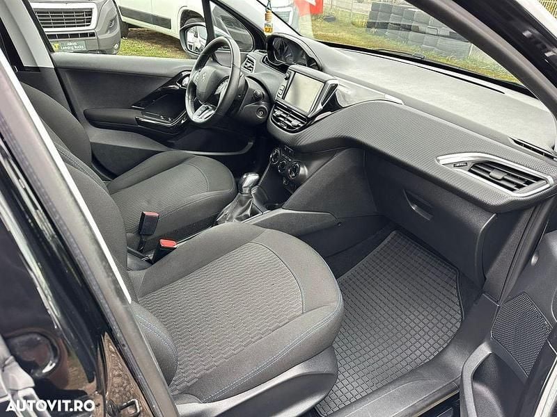 Second-hand Peugeot 208 Style 82 CP (60 kW) 2018 Culoarenegru Hatchback
