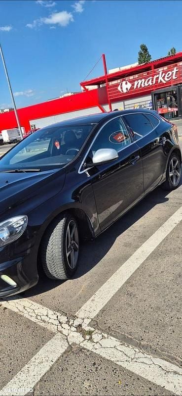 Culoarenegru Utilizat 2014 Volvo V40 R-Design Break | 7.900 EUR (Preț OK) - Imagine 1/4