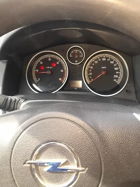 Utilizat 2005 Opel Astra Break | 2.100 EUR (Preț OK) - Imagine 1/4
