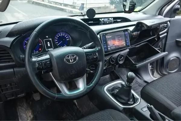 Second-hand Toyota HiLux 150 CP (110 kW) 2018 Argintiu Pickup