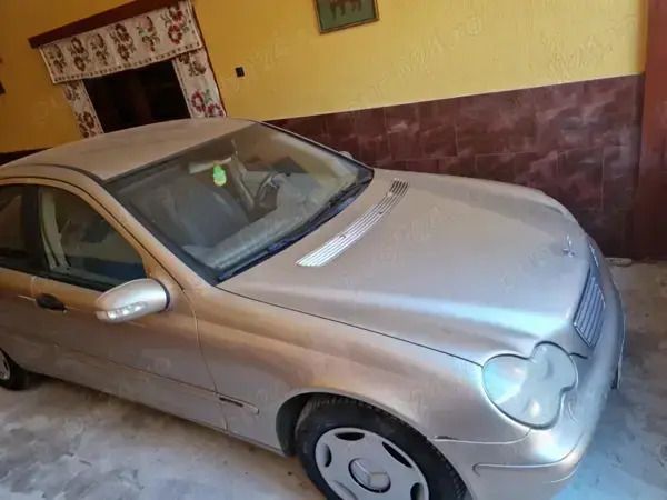 Utilizat 2003 Mercedes 200 Berlinǎ | 1.950 EUR - Imagine 1/4