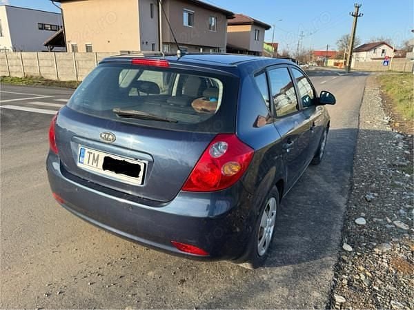 Second-hand Kia Ceed 109 CP (80 kW) 2008 Albastru Hatchback