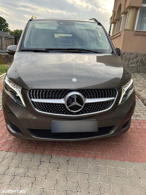 Culoaregri Second-hand 2016 Mercedes V250 Avantgarde Monovolum | 44.900 EUR (Scump) - Imagine 1/4
