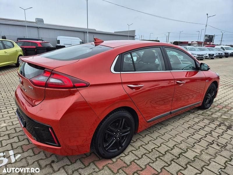 Second-hand Hyundai Ioniq 105 CP (77 kW) 2017 Culoarerosu Hatchback