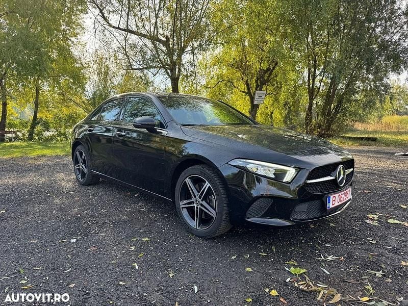 Culoarenegru Utilizat 2020 Mercedes A250 Edition Berlinǎ | 25.500 EUR (Preț OK) - Imagine 1/4