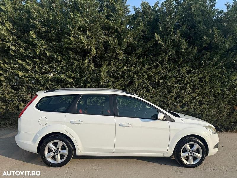 Second-hand Ford Focus 115 CP (84 kW) 2009 Culoarealb Break
