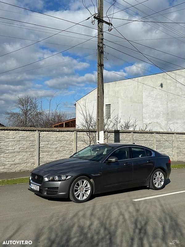 Second-hand Jaguar XE Portfolio 180 CP (132 kW) 2015 Culoarebej Berlinǎ