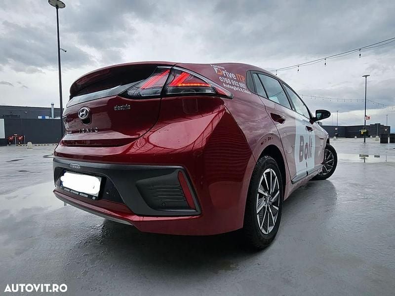 Second-hand Hyundai Ioniq 100 kW (136 CP) 2021 Culoarerosu Hatchback
