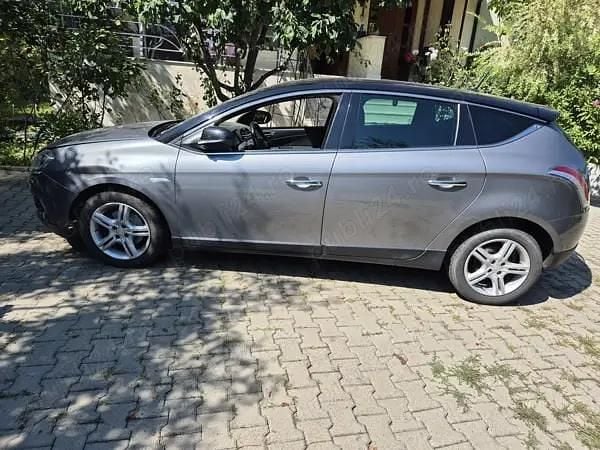 Gri Utilizat 2012 Lancia Delta Hatchback | 6.500 EUR - Imagine 1/4
